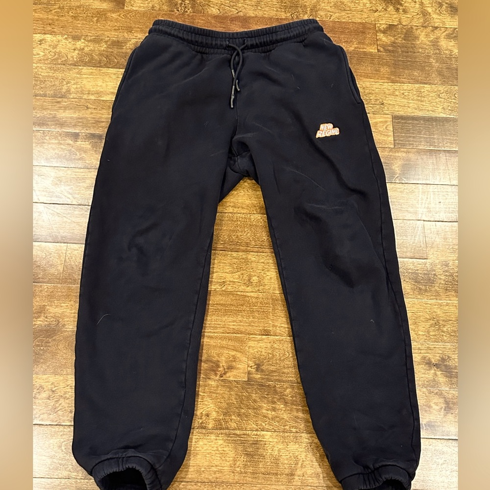 NEW REGIME Black Sweatpants Size MEDIUM